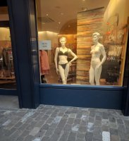 IMG 20170908 182914  --> Scantily clad manikins in the Chur shopping district.
