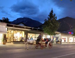 IMG 20170906 202038  --> Horse drawn carriages are common in touristic Interlaken.